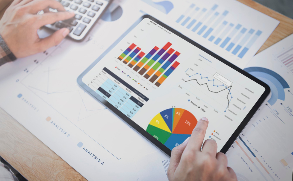 Businesswoman using a tablet to analysis graph